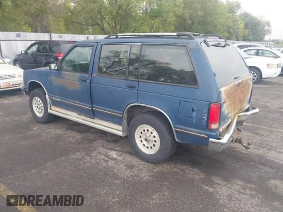 1994 Chevrolet Blazer with VIN 1GNDT13W7R0163053, listed as a IAAI auction lot 43374838 with 10,000 mi miles and . Bid and sale history available at DreamBid. Image 3.