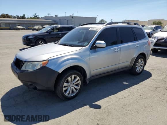 2012 Subaru Forester X Premium z VIN JF2SHADC3CG432803, wystawiony jako Copart lot #69251745 z przebiegiem 163 514 mil mil oraz Czysty tytuł • Clean title. Historia ofert i sprzedaży dostępna na DreamBid. Obrazek 1.