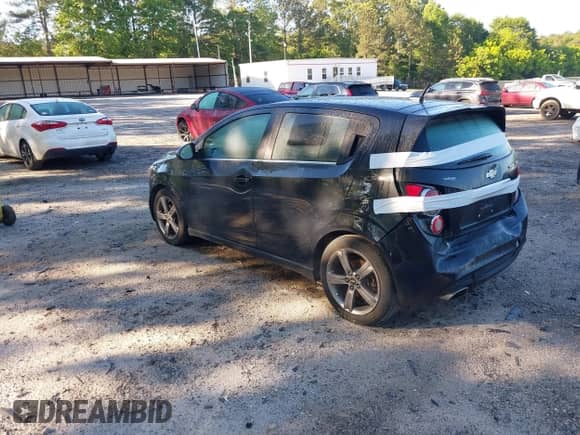 2013 Chevrolet Sonic RS z VIN 1G1JH6SB9D4176972, wystawiony jako IAAI lot #42191316 z przebiegiem 85 102 mil mil oraz . Historia ofert i sprzedaży dostępna na DreamBid. Obrazek 3.