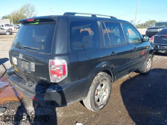 2006 Honda Pilot EX z VIN 5FNYF18416B002655, wystawiony jako IAAI lot #43407605 z przebiegiem 325 717 mil mil oraz . Historia ofert i sprzedaży dostępna na DreamBid. Obrazek 4.