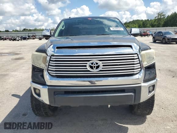 2014 Toyota Tundra Limited z VIN 5TFFY5F10EX160846, wystawiony jako Copart lot #56396525 z przebiegiem 208 720 mil mil oraz Szkoda całkowita • Salvage title. Historia ofert i sprzedaży dostępna na DreamBid. Obrazek 5.