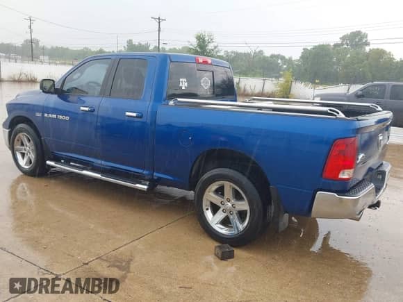 2011 Ram 1500 SLT z VIN 1D7RV1GT0BS537334, wystawiony jako IAAI lot #42969295 z przebiegiem 208 688 mil mil oraz . Historia ofert i sprzedaży dostępna na DreamBid. Obrazek 3.