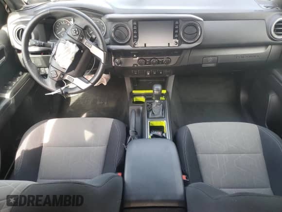 2023 Toyota Tacoma SR5 z VIN 3TMAZ5CN8PM197537, wystawiony jako Copart lot #57041955 z przebiegiem 43 412 mil mil oraz Szkoda całkowita • Salvage title. Historia ofert i sprzedaży dostępna na DreamBid. Obrazek 8.