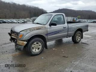 1996 Toyota Tacoma z VIN 4TAPM62NXTZ115750, wystawiony jako Copart lot #51105515 z przebiegiem 212 109 mil mil oraz Szkoda całkowita • Salvage title. Historia ofert i sprzedaży dostępna na DreamBid. Obrazek 1.