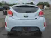 2015 Hyundai Veloster z VIN KMHTC6AD5FU223446, wystawiony jako Copart lot #69798925 z przebiegiem 81 772 mil mil oraz Szkoda całkowita • Salvage title. Historia ofert i sprzedaży dostępna na DreamBid. Obrazek 6.