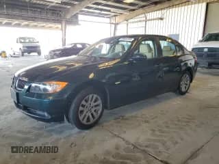 2007 BMW 3 Series 328i z VIN WBAVA335X7KX79642, wystawiony jako Copart lot #83844705 z przebiegiem 73 030 mil mil oraz Szkoda całkowita • Salvage title. Historia ofert i sprzedaży dostępna na DreamBid. Obrazek 1.