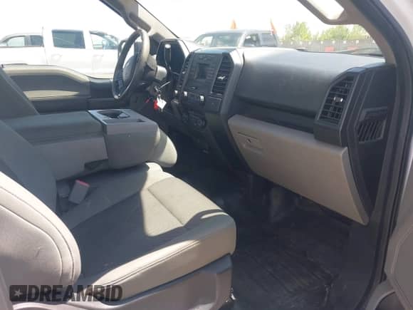 2017 Ford F-150 XL z VIN 1FTMF1EF5HKC92070, wystawiony jako IAAI lot #42320139 z przebiegiem 126 293 mil mil oraz . Historia ofert i sprzedaży dostępna na DreamBid. Obrazek 5.