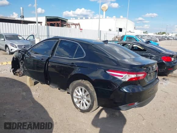 2019 Toyota Camry SE z VIN 4T1B11HK4KU167017, wystawiony jako IAAI lot #43389705 z przebiegiem 106 141 mil mil oraz . Historia ofert i sprzedaży dostępna na DreamBid. Obrazek 3.