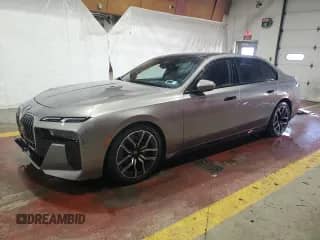 2024 BMW 7 Series 740i xDrive с VIN WBA33EH03RCS76249, выставлен на аукционе Copart как лот 45735165 с пробегом 26 449 миль миль и Чистый • Clean title. История ставок и продаж доступна на DreamBid. Изображение 1.