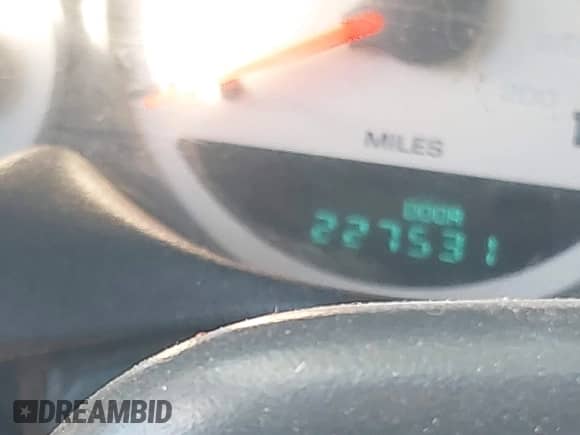 2004 Dodge Neon SXT z VIN 1B3ES56C34D502063, wystawiony jako IAAI lot #41666931 z przebiegiem 227 531 mil mil oraz . Historia ofert i sprzedaży dostępna na DreamBid. Obrazek 7.