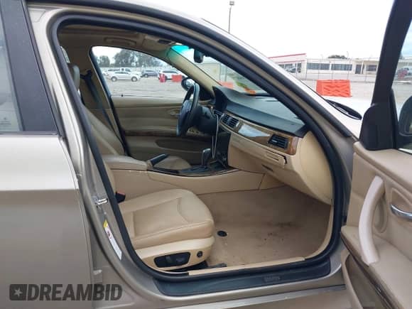 2007 BMW 3 Series 328xi z VIN WBAVC93577K031069, wystawiony jako IAAI lot #43398017 z przebiegiem 157 254 mil mil oraz . Historia ofert i sprzedaży dostępna na DreamBid. Obrazek 5.