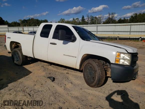 2007 Chevrolet Silverado 1500 1LT with VIN 1GCEK19027Z549701, listed as a Copart auction lot 85838275 with 301,904 mi miles and Salvage title. Bid and sale history available at DreamBid. Image 4.