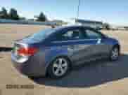 2014 Chevrolet Cruze 1LT z VIN 1G1PC5SB8E7337539, wystawiony jako Copart lot #82408735 z przebiegiem 124 655 mil mil oraz Szkoda całkowita • Salvage title. Historia ofert i sprzedaży dostępna na DreamBid. Obrazek 3.