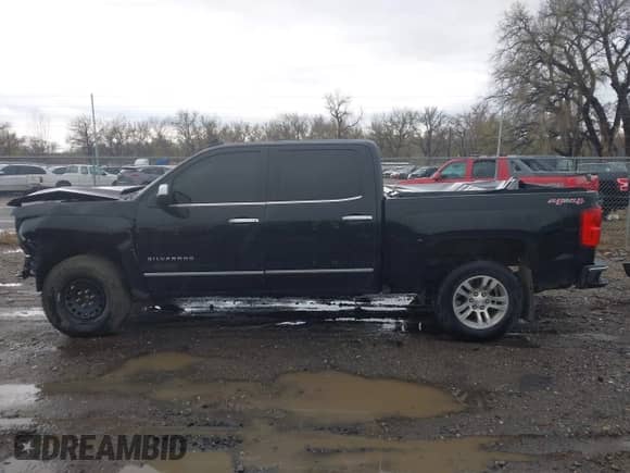2017 Chevrolet Silverado 1500 LTZ z VIN 3GCUKSEC5HG161820, wystawiony jako IAAI lot #42139613 z przebiegiem 71 485 mil mil oraz . Historia ofert i sprzedaży dostępna na DreamBid. Obrazek 15.