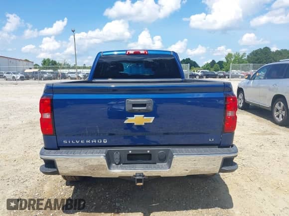 2015 Chevrolet Silverado 1500 LT z VIN 1GCVKREH7FZ251184, wystawiony jako IAAI lot #42564447 z przebiegiem Nie podano mil oraz . Historia ofert i sprzedaży dostępna na DreamBid. Obrazek 16.