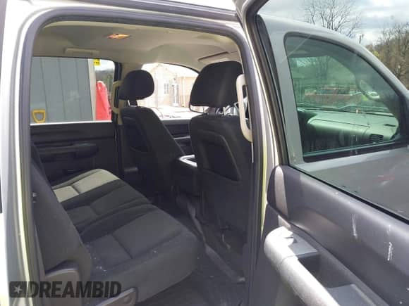 2011 Chevrolet Silverado 1500 LS z VIN 3GCPKREA3BG354169, wystawiony jako IAAI lot #42039767 z przebiegiem 158 259 mil mil oraz . Historia ofert i sprzedaży dostępna na DreamBid. Obrazek 8.