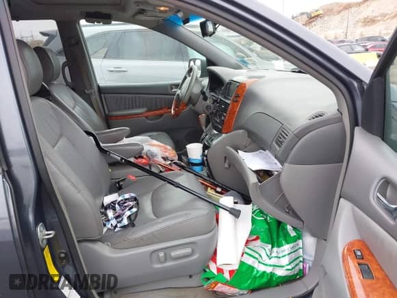 2010 Toyota Sienna XLE с VIN 5TDDK4CC4AS033039, выставлен на аукционе IAAI как лот 41725198 с пробегом 119 618 миль миль и . История ставок и продаж доступна на DreamBid. Изображение 5.