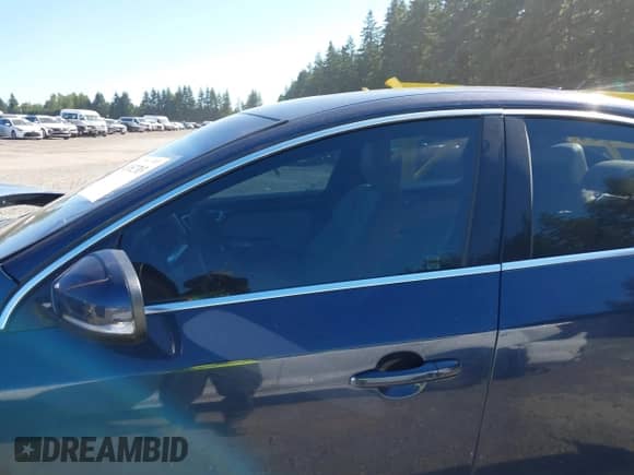 2015 Volvo S60 T5 Drive-E Premier with VIN YV126MFB5F1299795, listed as a IAAI auction lot 43052703 with 100,066 mi miles and . Bid and sale history available at DreamBid. Image 14.