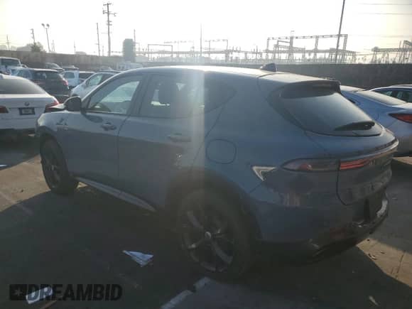 2024 Dodge Hornet R/T z VIN ZACPDFCW1R3A09634, wystawiony jako Copart lot #87491244 z przebiegiem 12 065 mil mil oraz Szkoda całkowita • Salvage title. Historia ofert i sprzedaży dostępna na DreamBid. Obrazek 2.