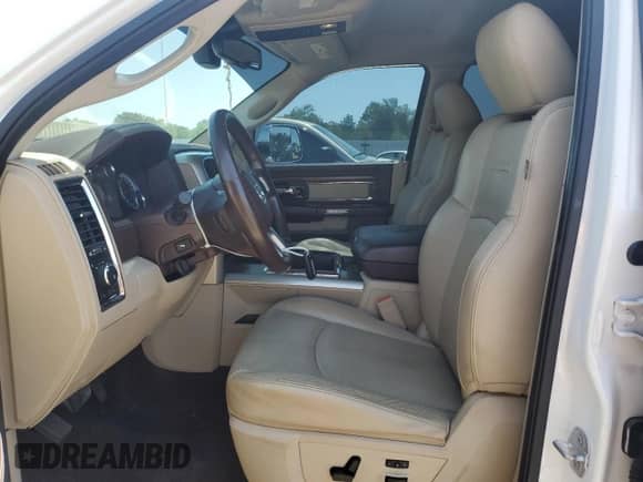 2015 Ram 1500 Laramie z VIN 1C6RR6NT1FS676917, wystawiony jako Copart lot #56762555 z przebiegiem 89 086 mil mil oraz Szkoda całkowita • Salvage title. Historia ofert i sprzedaży dostępna na DreamBid. Obrazek 7.