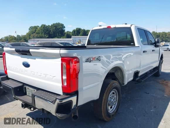 2024 Ford F-250 XL with VIN 1FT7W2BA7REF07590, listed as a IAAI auction lot 43237505 with 12,271 mi miles and . Bid and sale history available at DreamBid. Image 4.