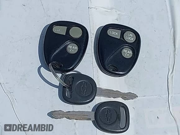 1999 Chevrolet Express z VIN 1GBFG15R1X1063362, wystawiony jako IAAI lot #42312348 z przebiegiem 136 127 mil mil oraz . Historia ofert i sprzedaży dostępna na DreamBid. Obrazek 11.