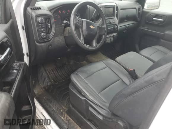 2019 Chevrolet Silverado 1500 Work Truck z VIN 3GCNYAEH5KG171148, wystawiony jako Copart lot #60955625 z przebiegiem 81 070 mil mil oraz Szkoda całkowita • Salvage title. Historia ofert i sprzedaży dostępna na DreamBid. Obrazek 8.