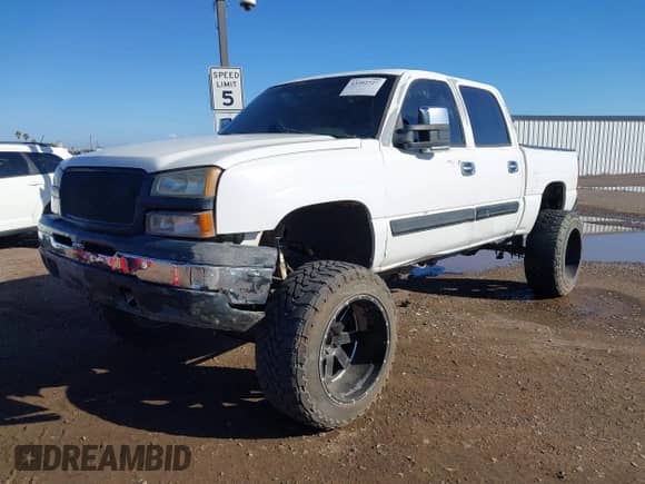 2005 Chevrolet Silverado 1500 Z71 z VIN 2GCEK13T551287925, wystawiony jako IAAI lot #43392727 z przebiegiem 275 768 mil mil oraz . Historia ofert i sprzedaży dostępna na DreamBid. Obrazek 2.