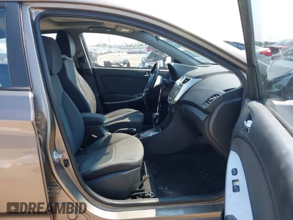 2014 Hyundai Accent SE с VIN KMHCU5AE3EU161592, выставлен на аукционе IAAI как лот 43249681 с пробегом 86 873 миль миль и . История ставок и продаж доступна на DreamBid. Изображение 5.