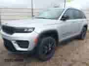 2024 Jeep Grand Cherokee Altitude z VIN 1C4RJHAG9RC109065, wystawiony jako IAAI lot #43547039 z przebiegiem 53 262 mil mil oraz . Historia ofert i sprzedaży dostępna na DreamBid. Obrazek 2.