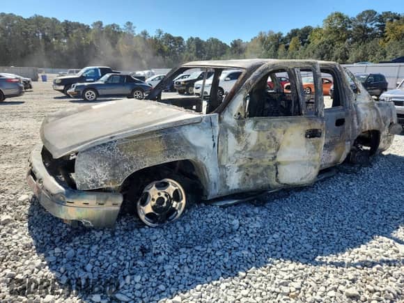 2004 Chevrolet Avalanche z VIN 3GNEC12TX4G324785, wystawiony jako Copart lot #86546815 z przebiegiem Nie podano mil oraz Nie do naprawy • Non repairable. Historia ofert i sprzedaży dostępna na DreamBid. Obrazek 1.