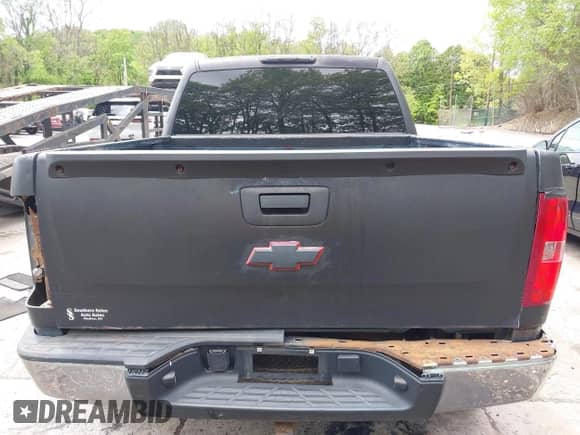 2011 Chevrolet Silverado 1500 LS z VIN 3GCPKREA3BG268473, wystawiony jako IAAI lot #42248752 z przebiegiem 202 057 mil mil oraz . Historia ofert i sprzedaży dostępna na DreamBid. Obrazek 16.