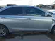 2017 Toyota Camry XLE z VIN 4T1BF1FK1HU660134, wystawiony jako IAAI lot #43300739 z przebiegiem 121 817 mil mil oraz . Historia ofert i sprzedaży dostępna na DreamBid. Obrazek 14.