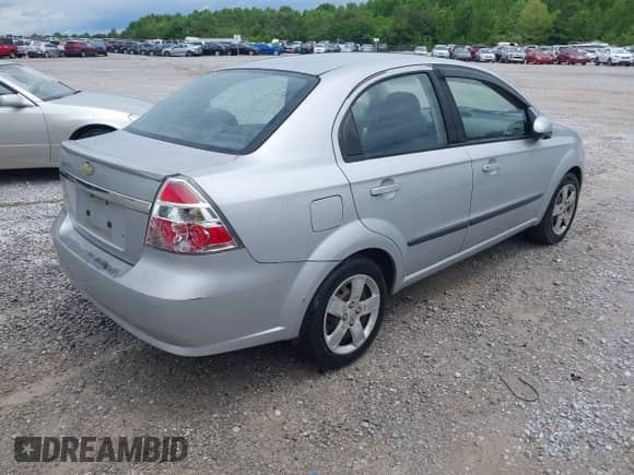 2010 Chevrolet Aveo 2LT z VIN KL1TG5DEXAB110210, wystawiony jako IAAI lot #42137206 z przebiegiem 104 724 mil mil oraz . Historia ofert i sprzedaży dostępna na DreamBid. Obrazek 4.