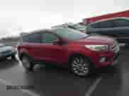 2017 Ford Escape Titanium z VIN 1FMCU9J97HUA95899, wystawiony jako IAAI lot #43365600 z przebiegiem 95 376 mil mil oraz . Historia ofert i sprzedaży dostępna na DreamBid. Obrazek 13.