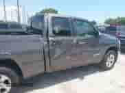 2020 Ram 1500 Big Horn z VIN 1C6RREBT2LN311820, wystawiony jako IAAI lot #42372941 z przebiegiem 26 049 mil mil oraz . Historia ofert i sprzedaży dostępna na DreamBid. Obrazek 6.