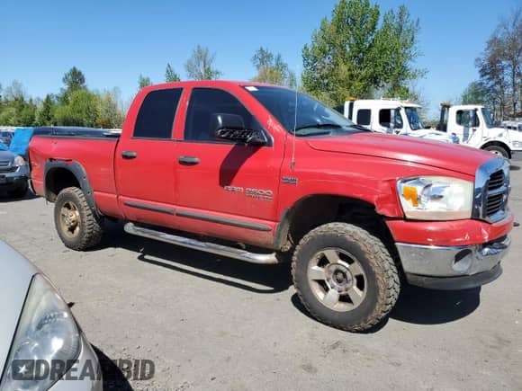 2006 Dodge 2500 SLT z VIN 1D7KS28D56J131097, wystawiony jako Copart lot #53458345 z przebiegiem 251 438 mil mil oraz Szkoda całkowita • Salvage title. Historia ofert i sprzedaży dostępna na DreamBid. Obrazek 4.