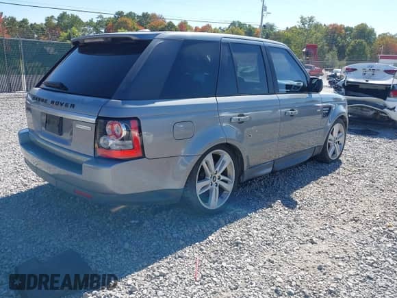 2013 Land Rover Range Rover Sport HSE Lux z VIN SALSK2D4XDA806271, wystawiony jako IAAI lot #43260795 z przebiegiem 101 452 mil mil oraz . Historia ofert i sprzedaży dostępna na DreamBid. Obrazek 4.