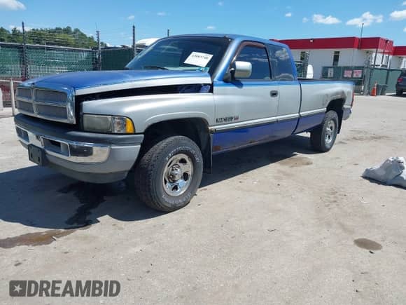 1995 Dodge 1500 z VIN 3B7HF13Y6SM168539, wystawiony jako IAAI lot #43083748 z przebiegiem 193 305 mil mil oraz . Historia ofert i sprzedaży dostępna na DreamBid. Obrazek 2.