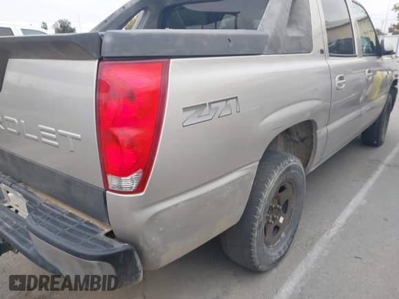 2005 Chevrolet Avalanche Z71 with VIN 3GNEK12Z05G192290, listed as a IAAI auction lot 43530152 with 300,847 mi miles and . Bid and sale history available at DreamBid. Image 13.