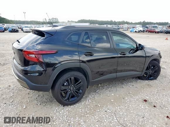 2025 Chevrolet Trax ACTIV with VIN KL77LKEP2SC028095, listed as a Copart auction lot 60920085 with 48,290 mi miles and Clean title. Bid and sale history available at DreamBid. Image 3.