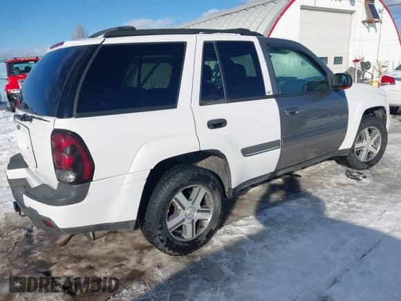 2005 Chevrolet TrailBlazer LS с VIN 1GNDT13S152287301, выставлен на аукционе IAAI как лот 41259166 с пробегом 164 812 миль миль и . История ставок и продаж доступна на DreamBid. Изображение 4.