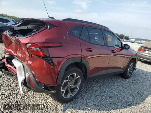 2025 Chevrolet Trax LT with VIN KL77LHEP3SC280912, listed as a Copart auction lot 83846475 with 2,092 mi miles and Salvage title. Bid and sale history available at DreamBid. Image 3.