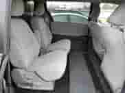 2015 Toyota Sienna LE z VIN 5TDJK3DC9FS109261, wystawiony jako Copart lot #47061045 z przebiegiem 136 537 mil mil oraz Czysty tytuł • Clean title. Historia ofert i sprzedaży dostępna na DreamBid. Obrazek 11.