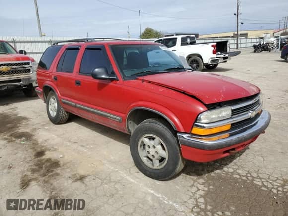 1998 Chevrolet Blazer LS with VIN 1GNDT13W0W2231600, listed as a Copart auction lot 47641935 with 242,102 mi miles and Salvage title. Bid and sale history available at DreamBid. Image 4.