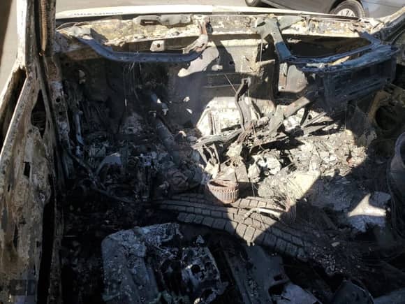 1999 Chevrolet Silverado 1500 LS z VIN 2GCEK19V2X1260371, wystawiony jako Copart lot #80801495 z przebiegiem Nie podano mil oraz Nie do naprawy • Non repairable. Historia ofert i sprzedaży dostępna na DreamBid. Obrazek 8.