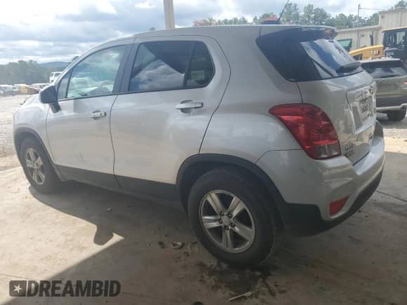 2022 Chevrolet Trax LS с VIN KL7CJKSM1NB545171, выставлен на аукционе Copart как лот 65132155 с пробегом 90 985 миль миль и Списание • Salvage title. История ставок и продаж доступна на DreamBid. Изображение 2.