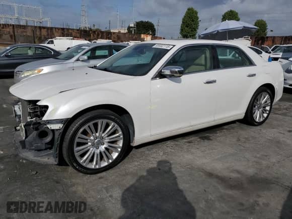 2011 Chrysler 300 Limited с VIN 2C3CA5CG7BH537337, выставлен на аукционе Copart как лот 85932115 с пробегом 101 792 миль миль и Списание • Salvage title. История ставок и продаж доступна на DreamBid. Изображение 1.