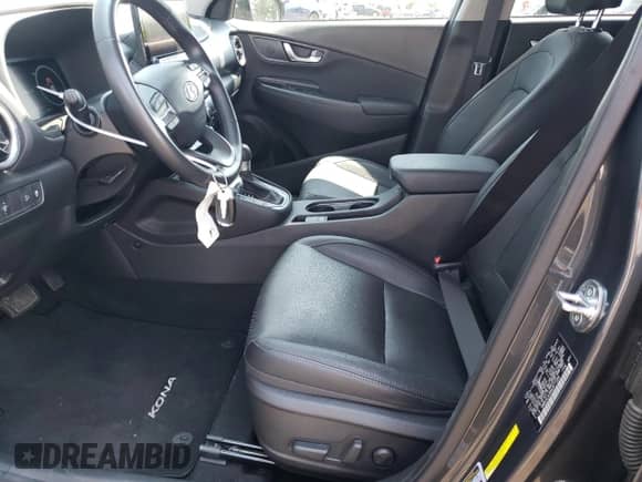 2022 Hyundai Kona Limited z VIN KM8K5CA38NU877285, wystawiony jako Copart lot #63790754 z przebiegiem 10 461 mil mil oraz Czysty tytuł • Clean title. Historia ofert i sprzedaży dostępna na DreamBid. Obrazek 7.