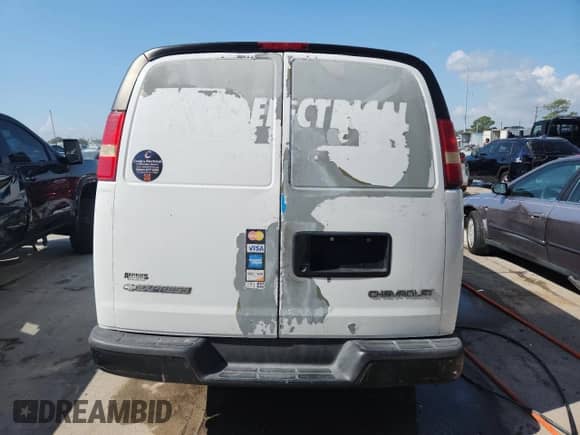 2006 Chevrolet Express Cargo z VIN 1GCFG15X461129864, wystawiony jako Copart lot #70384215 z przebiegiem Nie podano mil oraz Szkoda całkowita • Salvage title. Historia ofert i sprzedaży dostępna na DreamBid. Obrazek 6.